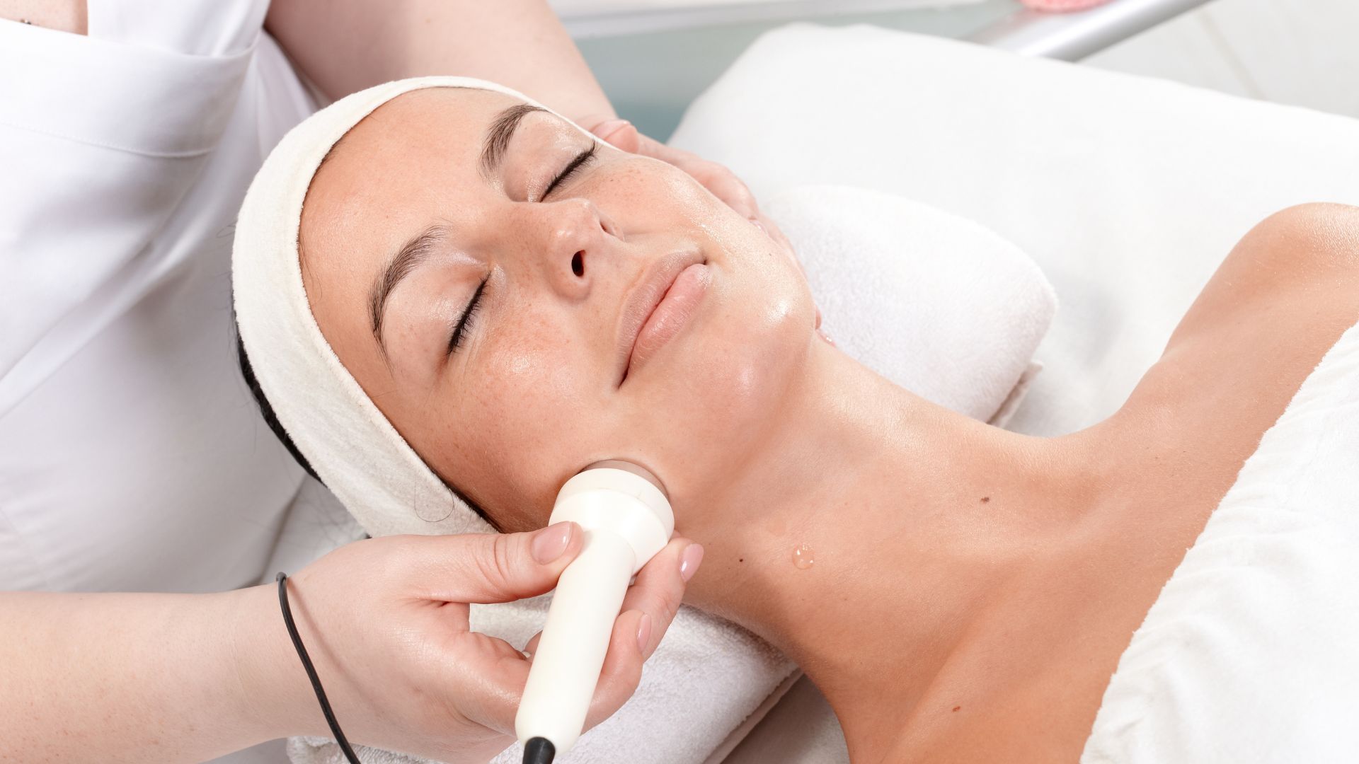 A woman getting a facial massage on her face